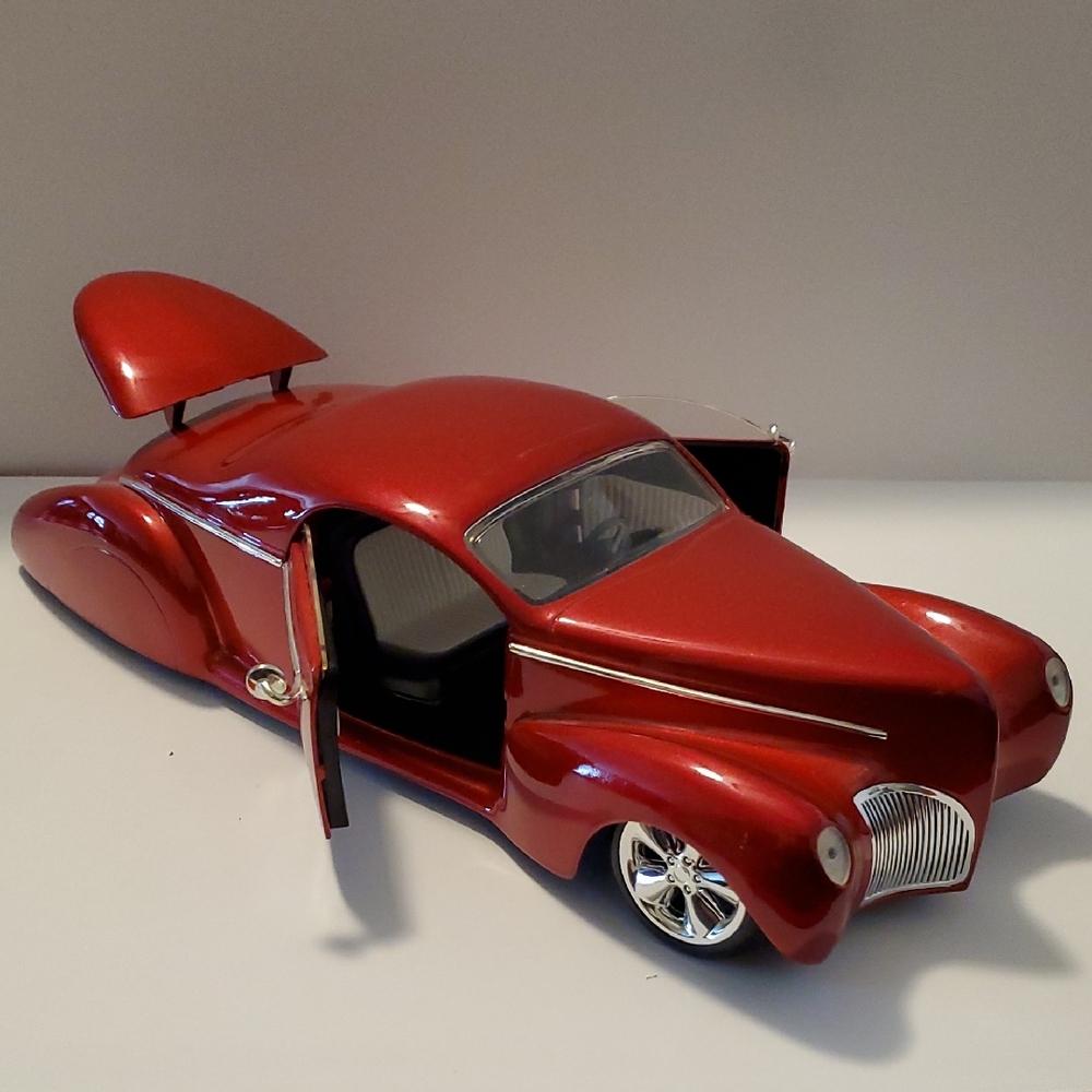 Hotwheels 37 LINCOLN ZEPRYR SCALE 1/18